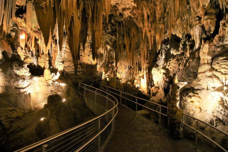 From Washington DC: Day Trip to Luray Caverns - Lunch Options and Grounds Activities