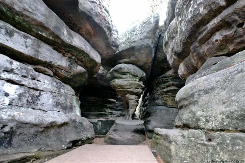 From Wroclaw: Full-Day Stolowe Mountains Trekking Tour - Discover the Skeleton Chapel in Czermna