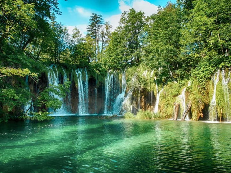 From Zagreb: Plitvice Lakes Guided Day Trip - Exploring Plitvice Lakes: Waterfalls, Lakes, and Forests