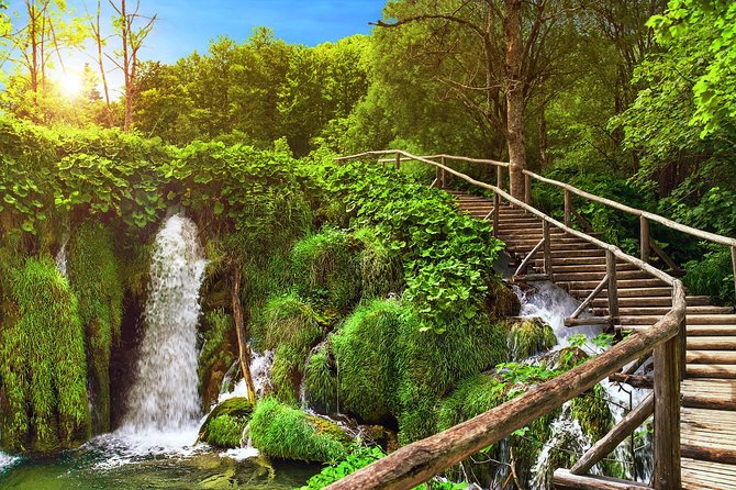 From Zagreb: Plitvice lakes guided tour - The Role of the Tour Guides and Customer Service