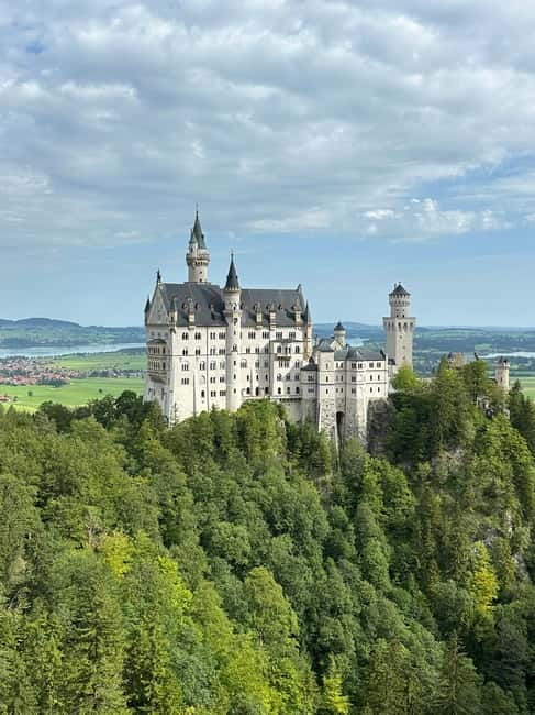 From Zurich: Neuschwanstein Castle Private Tour with Lunch - Discover Neuschwanstein Castle on a Private Day Trip from Zurich