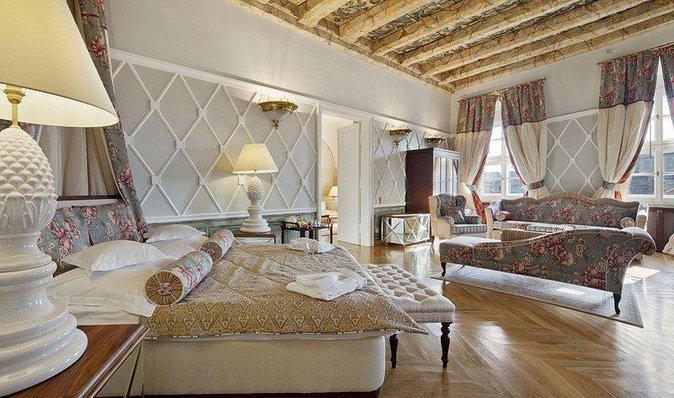 Fryderyk Chopin and More  Evening Piano Concert in Krakow - Experience the Historic Venue: The Krakow Chopin Gallery