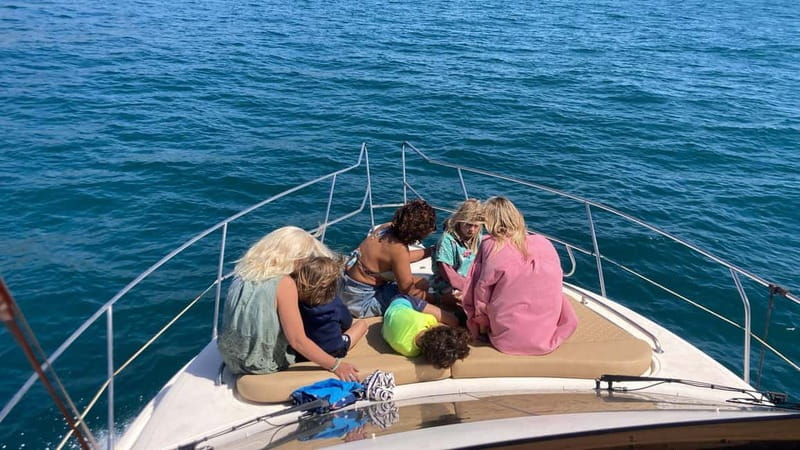 Fuengirola : 2 hours LUXURY Yacht Dolphin Trip DRINKS SNACKS - Explore Fuengirola’s Luxurious 2-Hour Dolphin-Yacht Trip with Drinks and Snacks