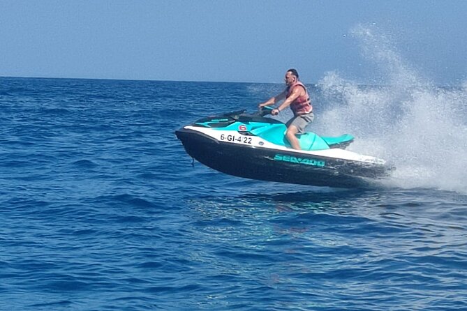 Fuengirola: Alquiler Jet ski 30 min / 1 hour - The Passionate and Friendly Guides