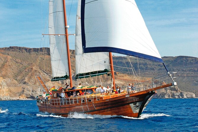 Fuerteventura: Aphrodite Exclusive Gulet with Food and Drinks - Group Size and Meeting Arrangements