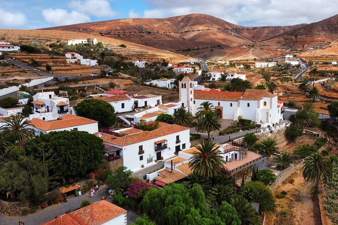 Fuerteventura: The Panoramic Experience. ALL historic highlights. - Mirador de las Penitas: The Ravine and Human-Made Lake