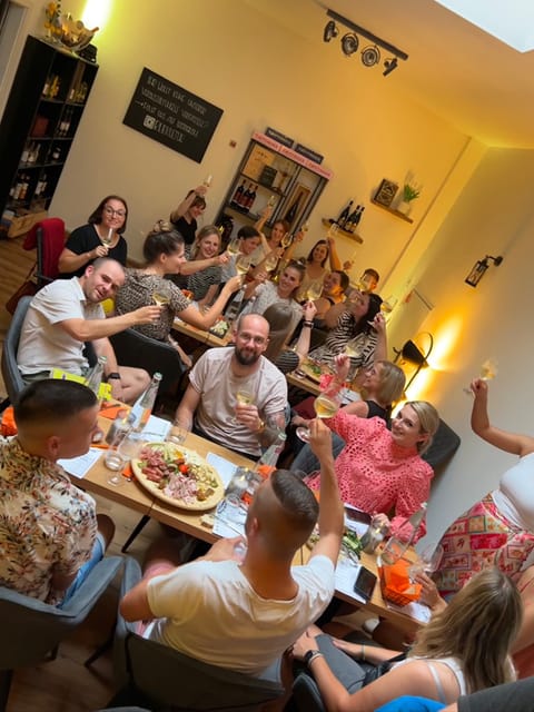 Fulda: Guided wine tasting with wines and wine accompaniments - Selection of Wines and Food Pairings