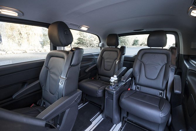 Full 7 hours-day Private Oslo "Stroll and Roll" by Norway Exclusive Limousines - Passing Iconic City Landmarks: The Royal Palace & Karl Johan Street