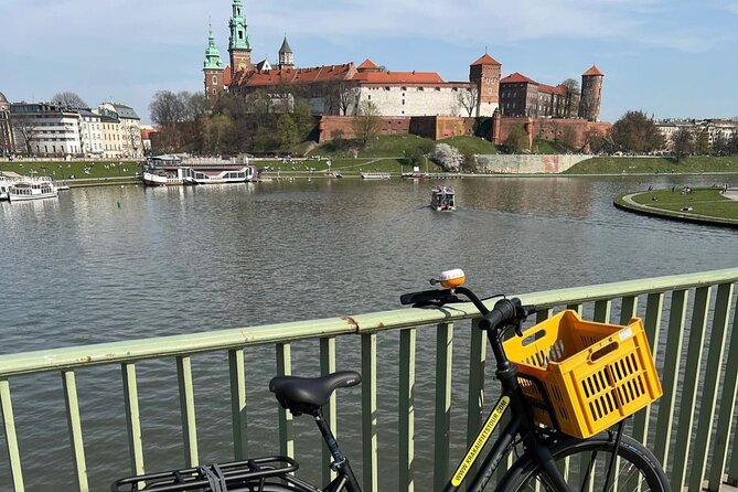 Full Bike Tour - the Old Town, Jewish Qtr & the Ghetto NEW BIKES - Practicalities and Tour Features