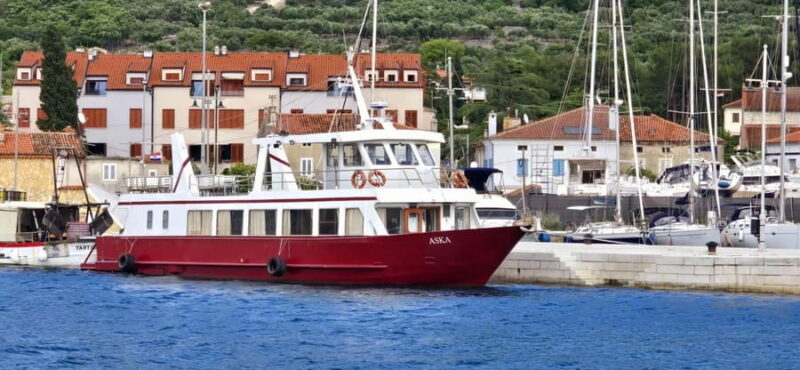 Full day boat-trip Medulin, blue Cave, Cres + dolphin search - Two Hours to Explore Cres Town