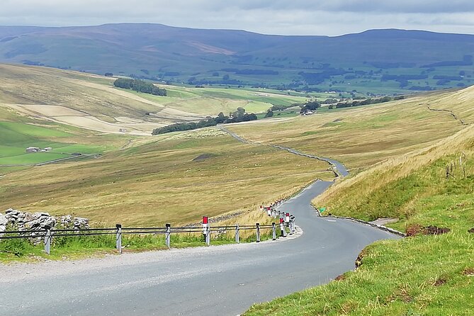 Full-Day Discovering All Creatures Great and Small Tour of Yorkshire - The Iconic Drovers Arms at Hardraw Force