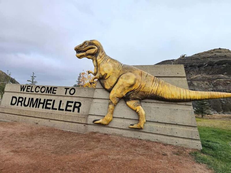 Full Day - Drumheller tour by Coach from Calgary - Exploring the Hoodoos: Unique Geological Formations