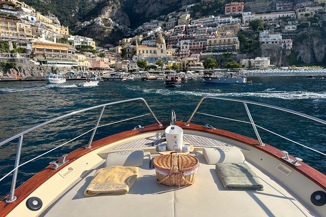Full-day Exclusive Private boat tour on the Amalfi coast - Exploring Capri and its Famous Caves