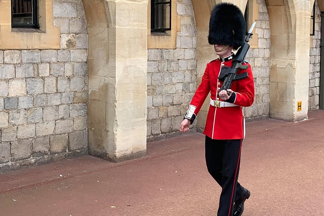 Full Day Excursion Royal London & Windsor in an Iconic London Black Cab - Logistics and Comfort of the Black Cab Experience