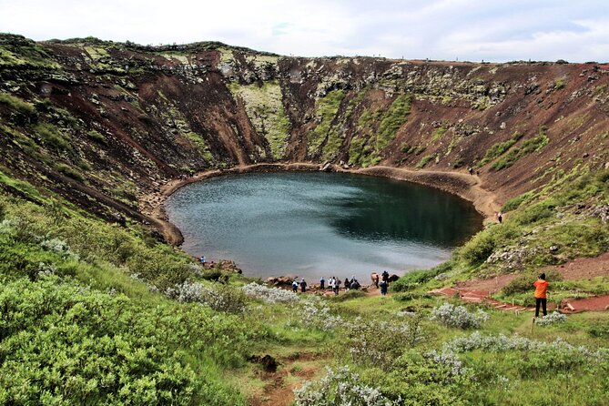 Full-Day Golden Circle Private Tour from Reykjavík - The Guide and Vehicle Experience