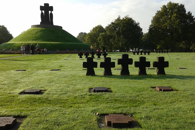 Full Day Guided Tour Normandy D Day American Sector - Visiting Cimetiere Militaire de La Cambe