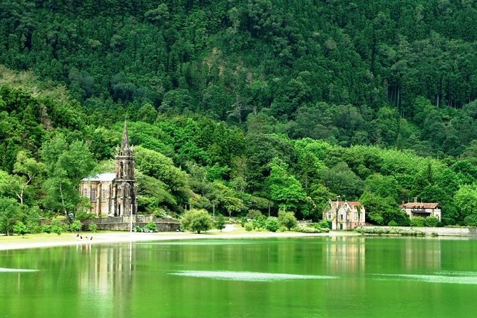 Full Day Guided Tour to Furnas with Lunch Included - Lagoa das Furnas’ Peaceful Lagoon Setting