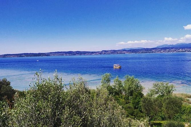 Full-Day Lake Garda and Desenzano del Garda from Milan - small group tour - Authentic Italian Gelato at a Popular Cafe