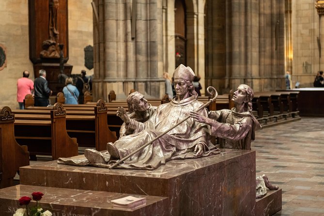 Full-Day Prague Tour with Prague Castle, Lunch and Vltava Cruise - Scenic Vltava River Cruise