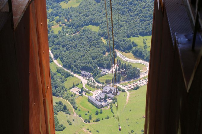 Full Day Private 4WD Tour from Bilbao to Picos de Europa. Fine meals. - Scenic Drive through Desfiladero de La Hermida