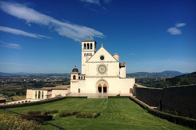 Full Day Private Guided Tour to Assisi and Cortona from Florence - Scenic Stop at Passignano sul Trasimeno