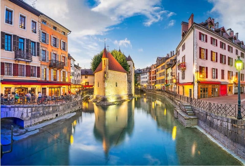 Full-day private tour from Geneva to Annecy - Luxurious Transportation with Flexible Pick-up and Drop-off