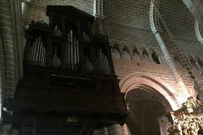 Full Day Private Tour in Évora and Arraiolos - Arraiolos: A Village of Artistic Rug Weaving and Fortified Heritage