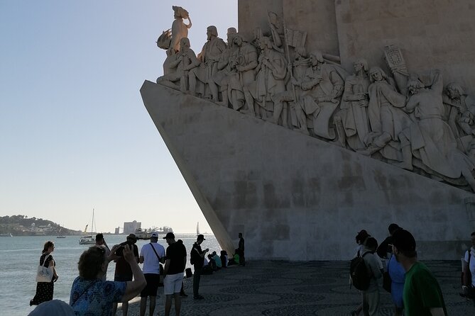 FULL DAY Private Tour of Lisbon's main tourist attractions - Visiting the Sanctuary of Cristo Rei in Almada