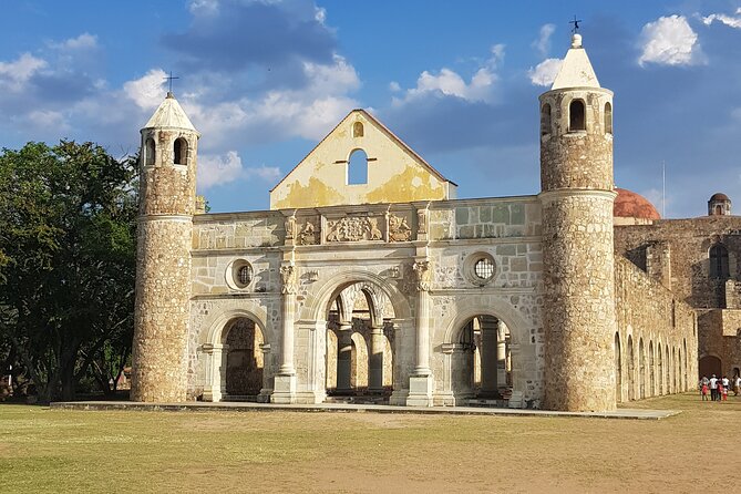 Full Day Private Tour of Oaxaca and its Surroundings - Santo Tomas Jalieza: Weaving with Traditional Backstrap Looms
