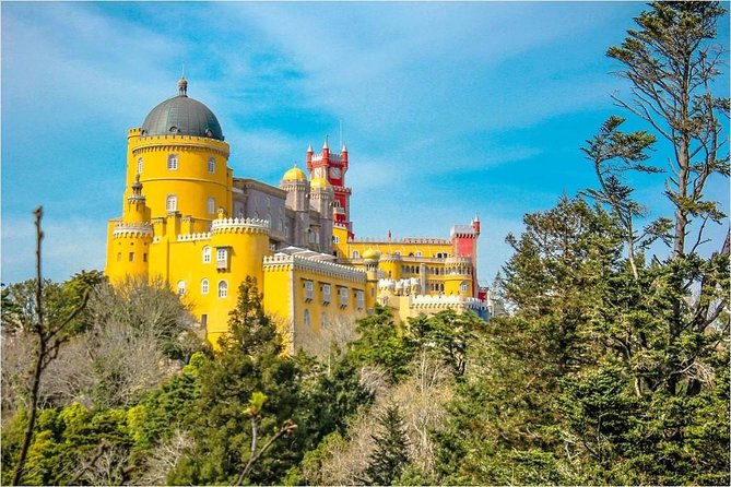 Full day Private tour Sintra + Cabo da Roca + Cascais (2 - 4 persons) - Visiting the Park and National Palace of Pena