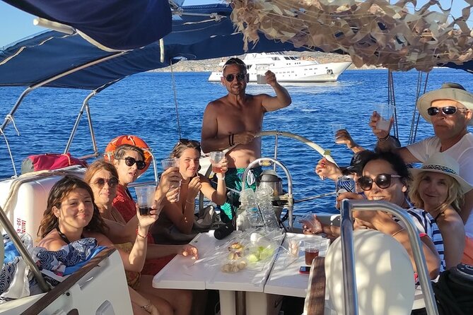 Full day sailing cruise on the West side of Milos island - Discover Milos from the Water with a Full-Day Sailing Cruise