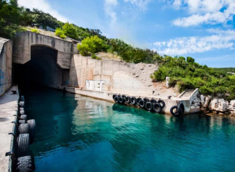 Full day Sakarun with speedboat - Exploring the Sunken Shipwreck of Michelle and Maritime Tunnels