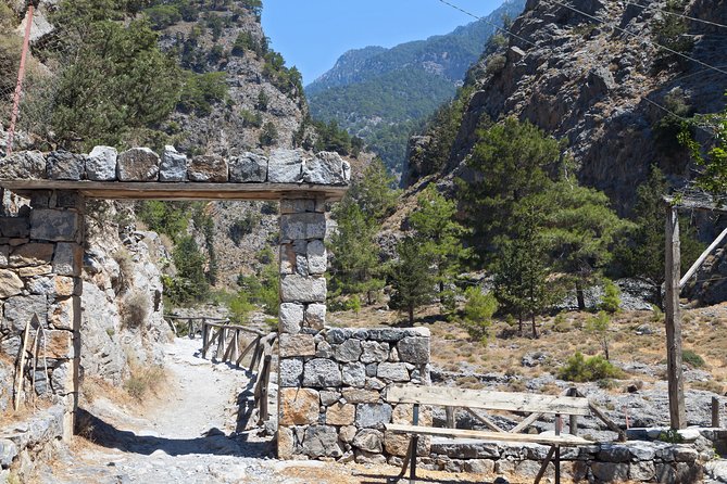 Full Day Samaria Gorge 10-Mile Walking Tour - Essential Physical Requirements and Tips