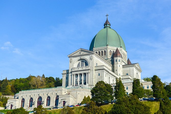 Full-Day small-group Montreal tour with Pickup and a Local Taste - Admiring Westmount’s Mansions and Mount Royal Views