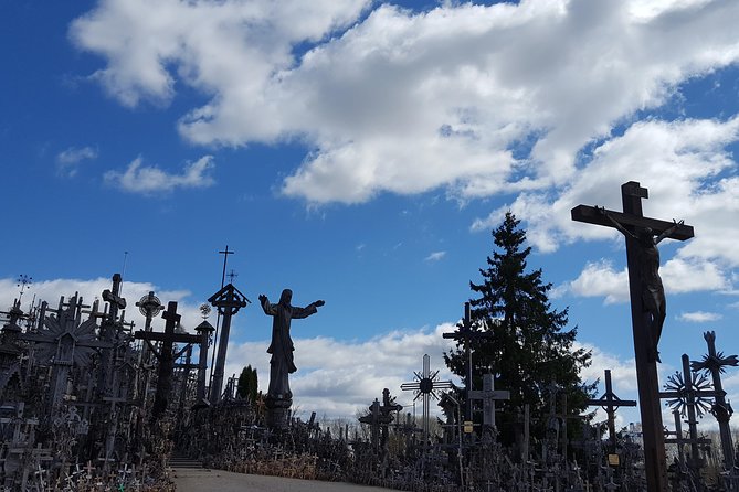 Full-Day The Hill of Crosses Tour from Vilnius - Visiting the Town Hall (Rotuse) for Lithuanian Cuisine