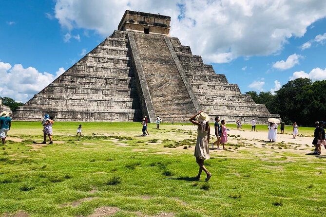 Full Day Tour Chichén Itzá Cenote Saamal Valladolid with buffet - Visiting the Archaeological Site of Chichén Itzá