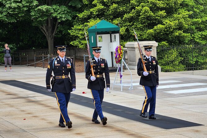 Full-Day Tour in Washington DC - The Significance of the Guide and Tour Experience