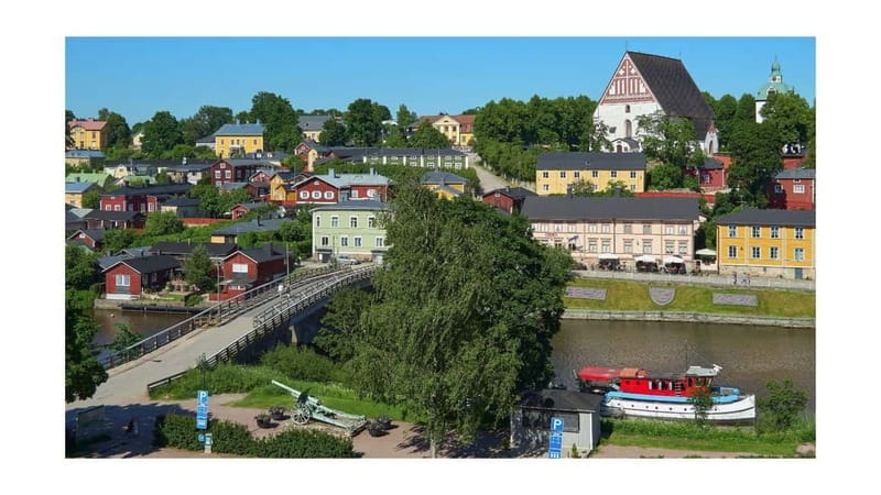 Full-Day Tour of Helsinki Landmarks and Porvoo's Old Town - Stroll Through Esplanadi and Market Square