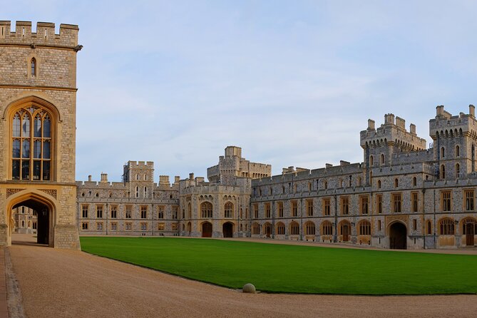 Full Day Tour Stonehenge and Windsor - Departing from London at 8:00am with Pickup Included