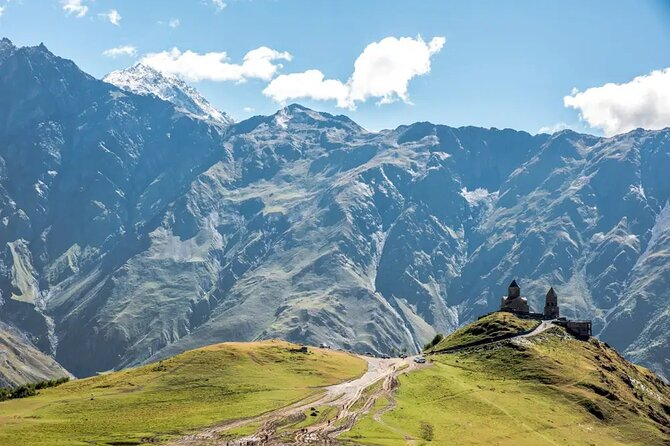 Full Day Tour to Kazbegi - Experience a Traditional Georgian Lunch with Halal Options