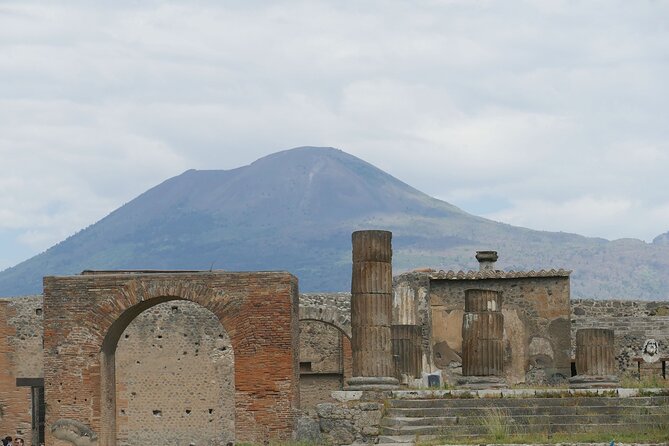Full-Day Tour to Pompeii and Vesuvius with lunch from Naples - Enjoying a Tasty Lunch During the Tour