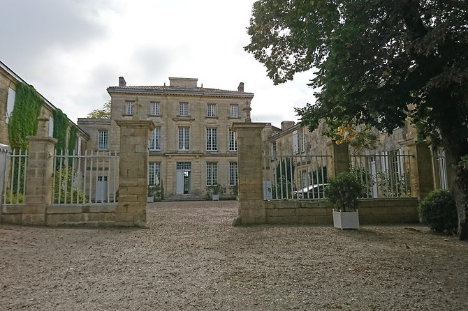 Full-day wine tour in Saint-Emilion (Premium Sedan) - Lunch with a View at La Terrasse Rouge