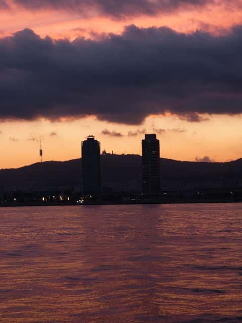 FULL MOON Boat Experience (OpenBar+Local Tapa included) - The Boat: Comfort and Convenience