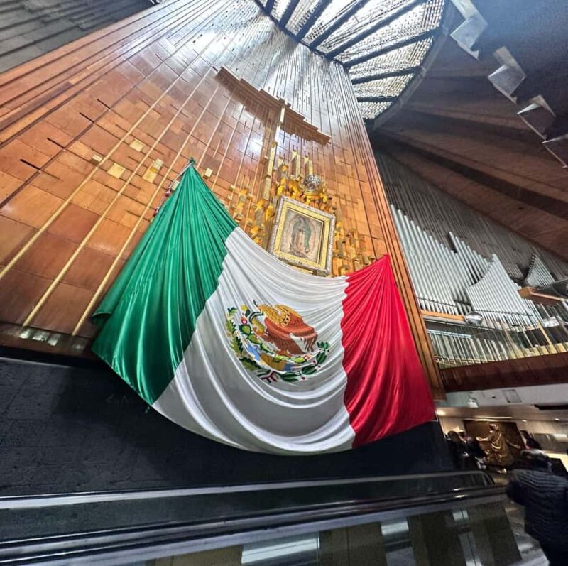 Full tour of the Basilica of Guadalupe from your hotel in Mexico City - Exploring the Old Basilica’s Architectural and Historical Significance