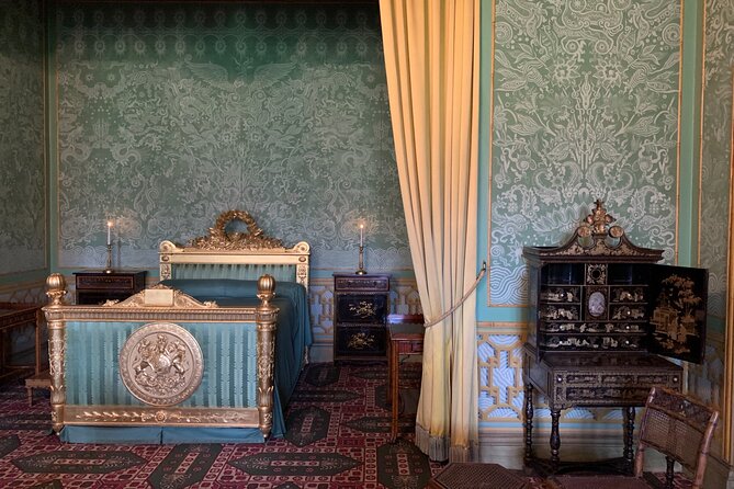 Fully Guided History Tour of The City of Brighton - Shopping and Exploring in The Lanes