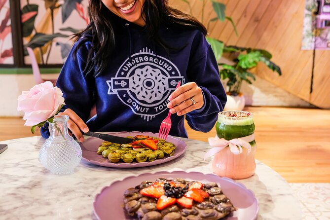 Fulton Market Delicious Donut Adventure and Walking Food Tour - The Guides: Friendly and Knowledgeable Storytellers