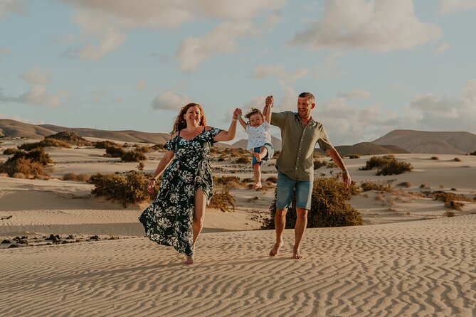 Fun and spontaneous family photoshoot - Corralejo Fuerteventura - Starting Point at the Indonesian Banana Bar in Corralejo