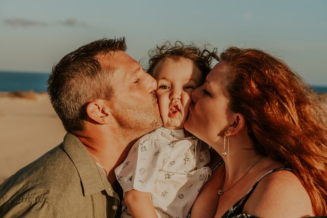 Fun and spontaneous family photoshoot - Corralejo Fuerteventura - The Experience Provider: CRAZY SHUTTER photography