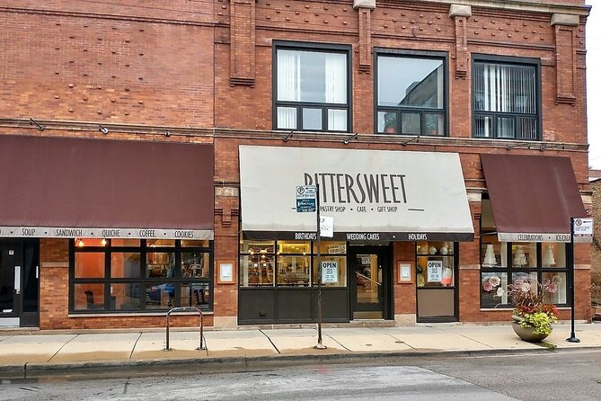 Fun Chicago Bike Tour with Pizza, Hot Dogs, Cupcakes and Beer - Visiting Historic Wrigley Field