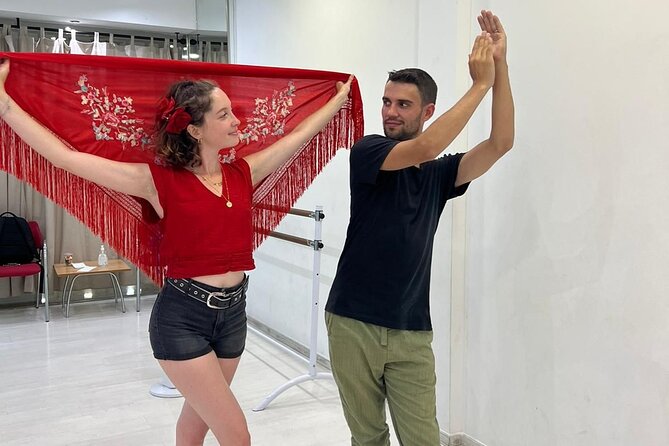 Fun, fast, flamenco: learn to dance flamenco rumba in 45 minutes - Starting Point in Malaga’s Center at C. Calderería, 8